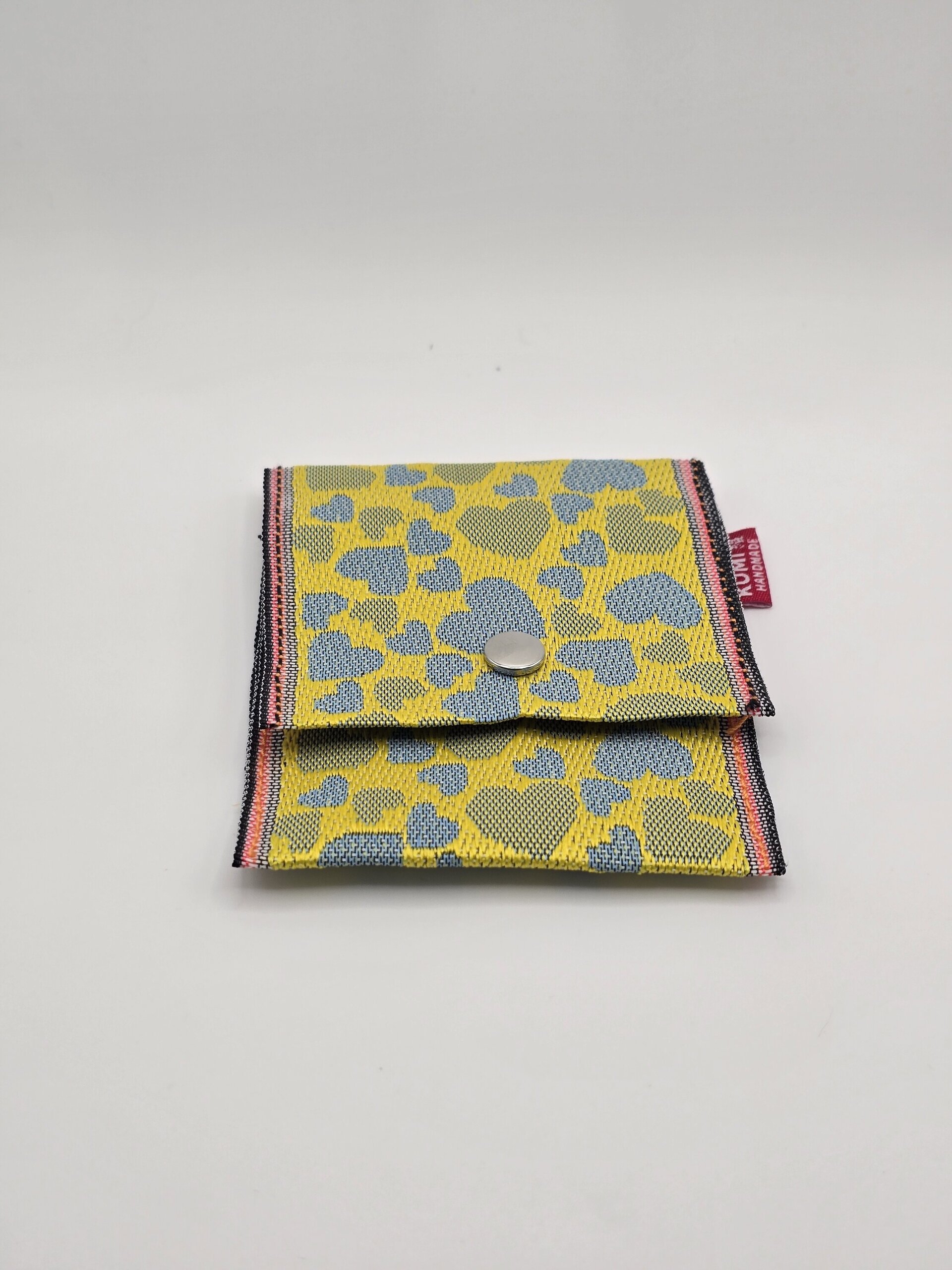 Corazones sobre amarillo - 2