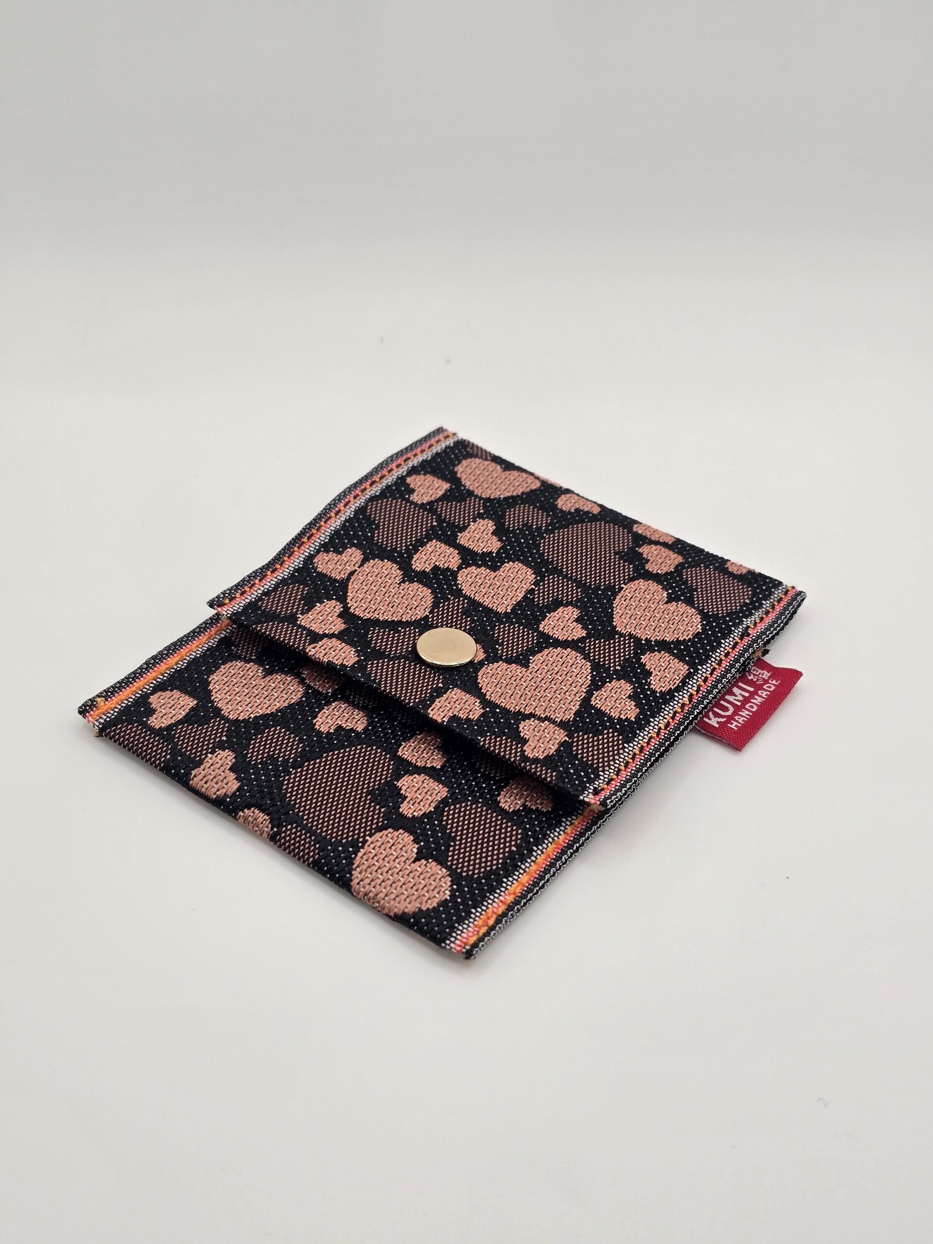 Corazones rosas sobre negro - 3