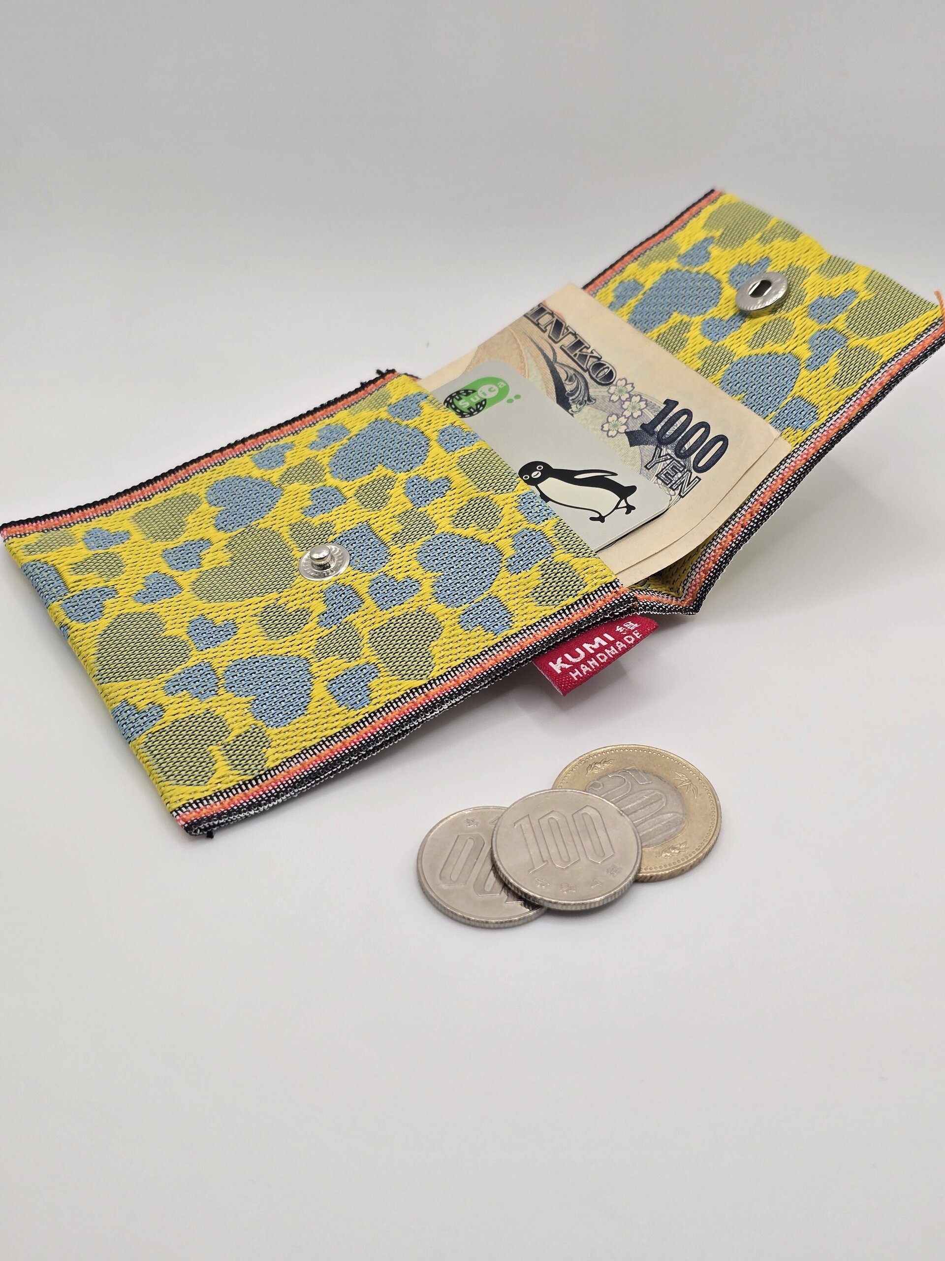 Corazones sobre amarillo - 4