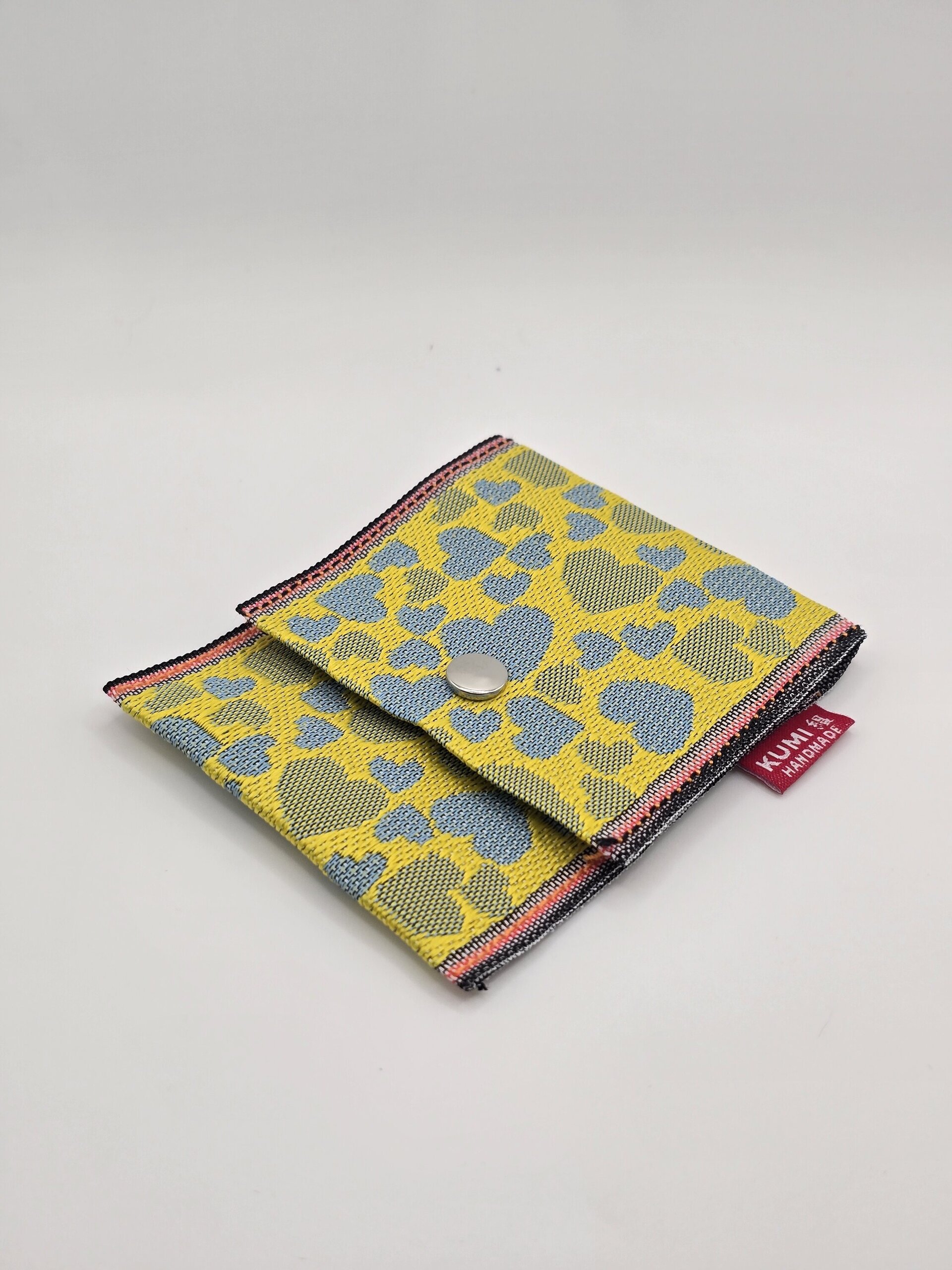 Corazones sobre amarillo - 3