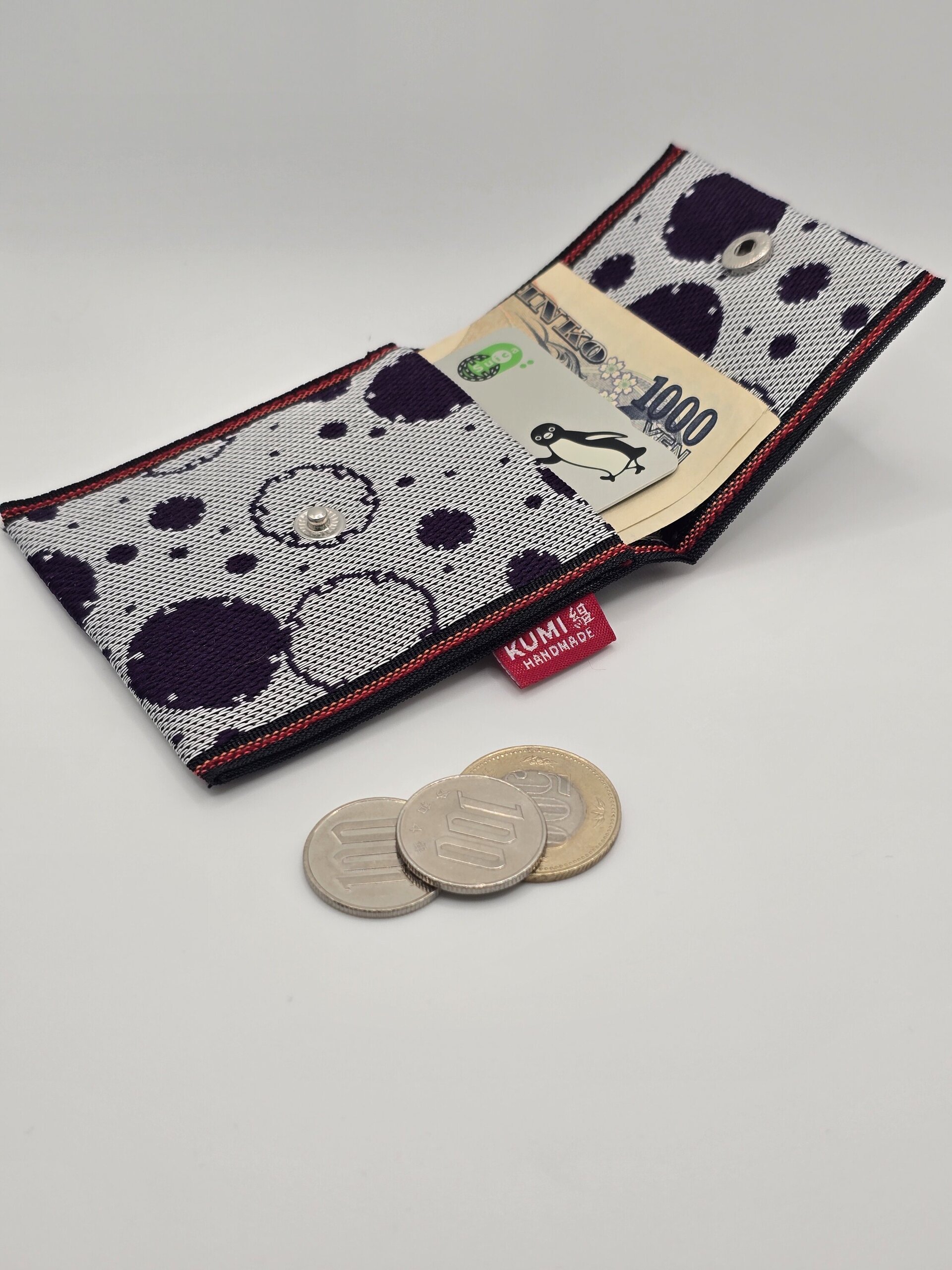 Anillo de nieve morado sobre fondo gris - 4